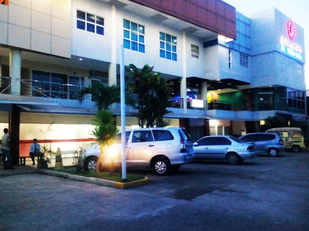 Dulcinea Hotel And Suites Đảo Mactan Ngoại thất bức ảnh