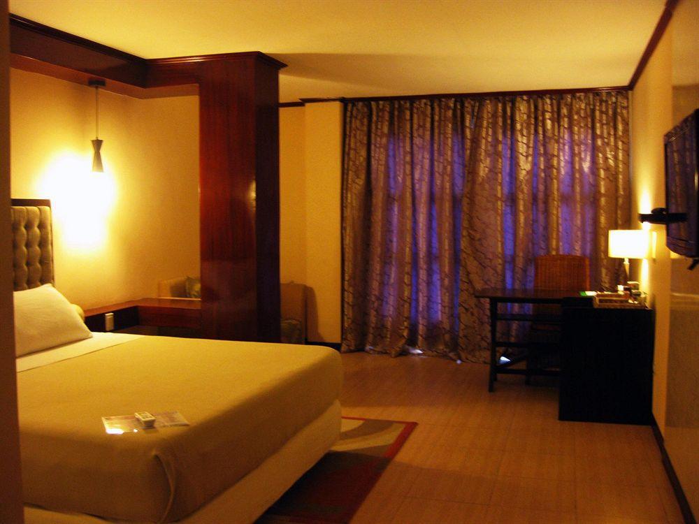 Dulcinea Hotel And Suites Đảo Mactan Ngoại thất bức ảnh