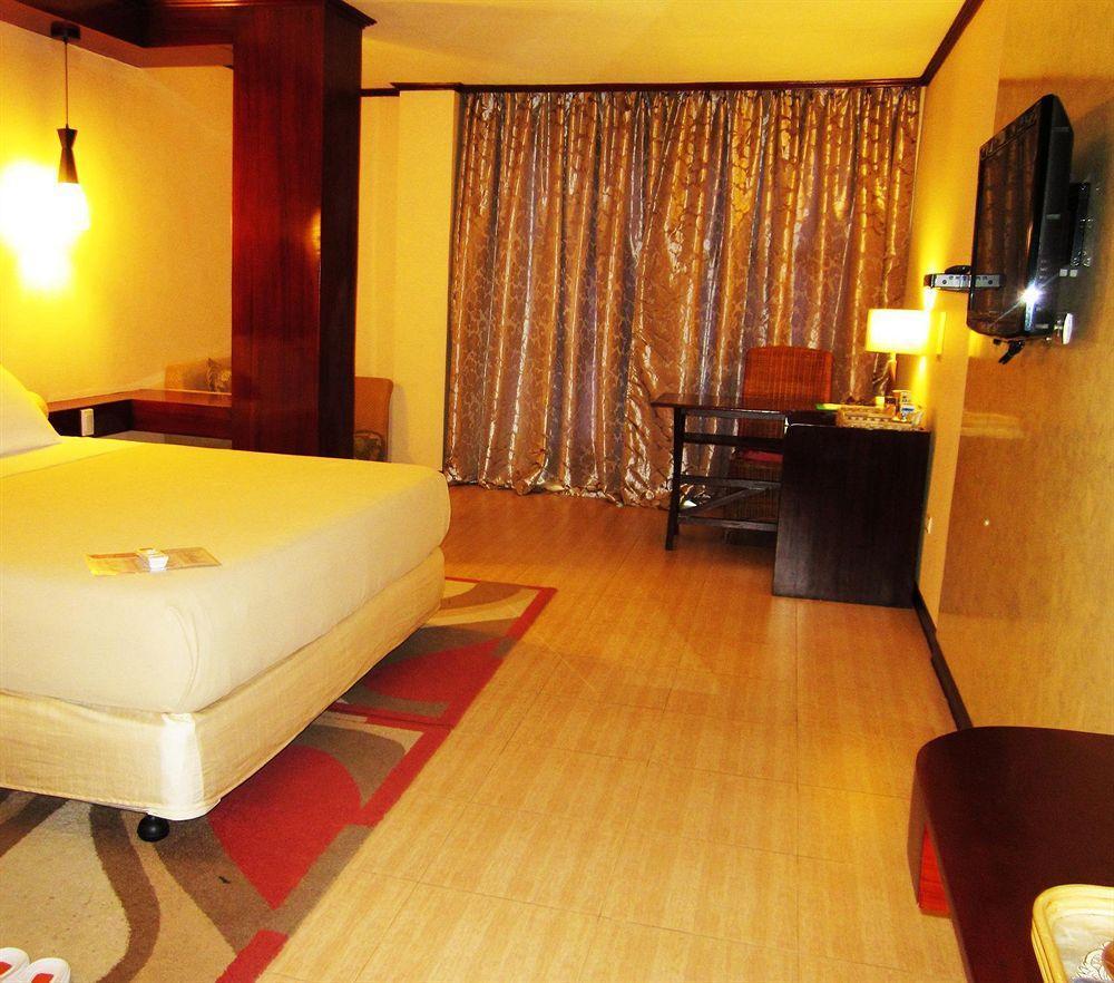 Dulcinea Hotel And Suites Đảo Mactan Ngoại thất bức ảnh