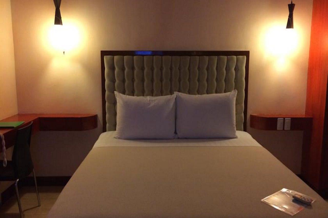Dulcinea Hotel And Suites Đảo Mactan Ngoại thất bức ảnh