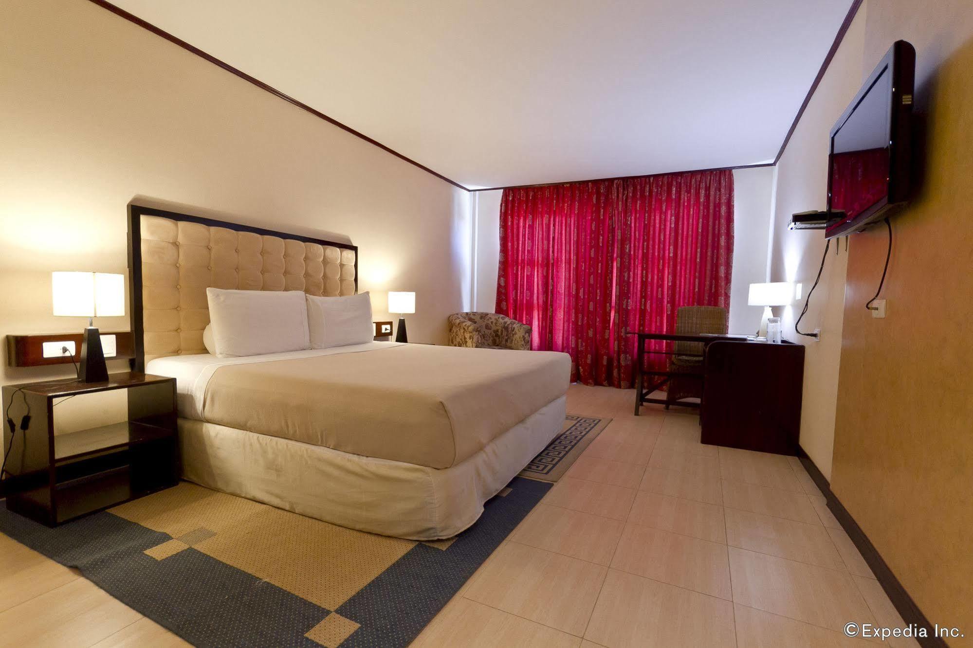 Dulcinea Hotel And Suites Đảo Mactan Ngoại thất bức ảnh