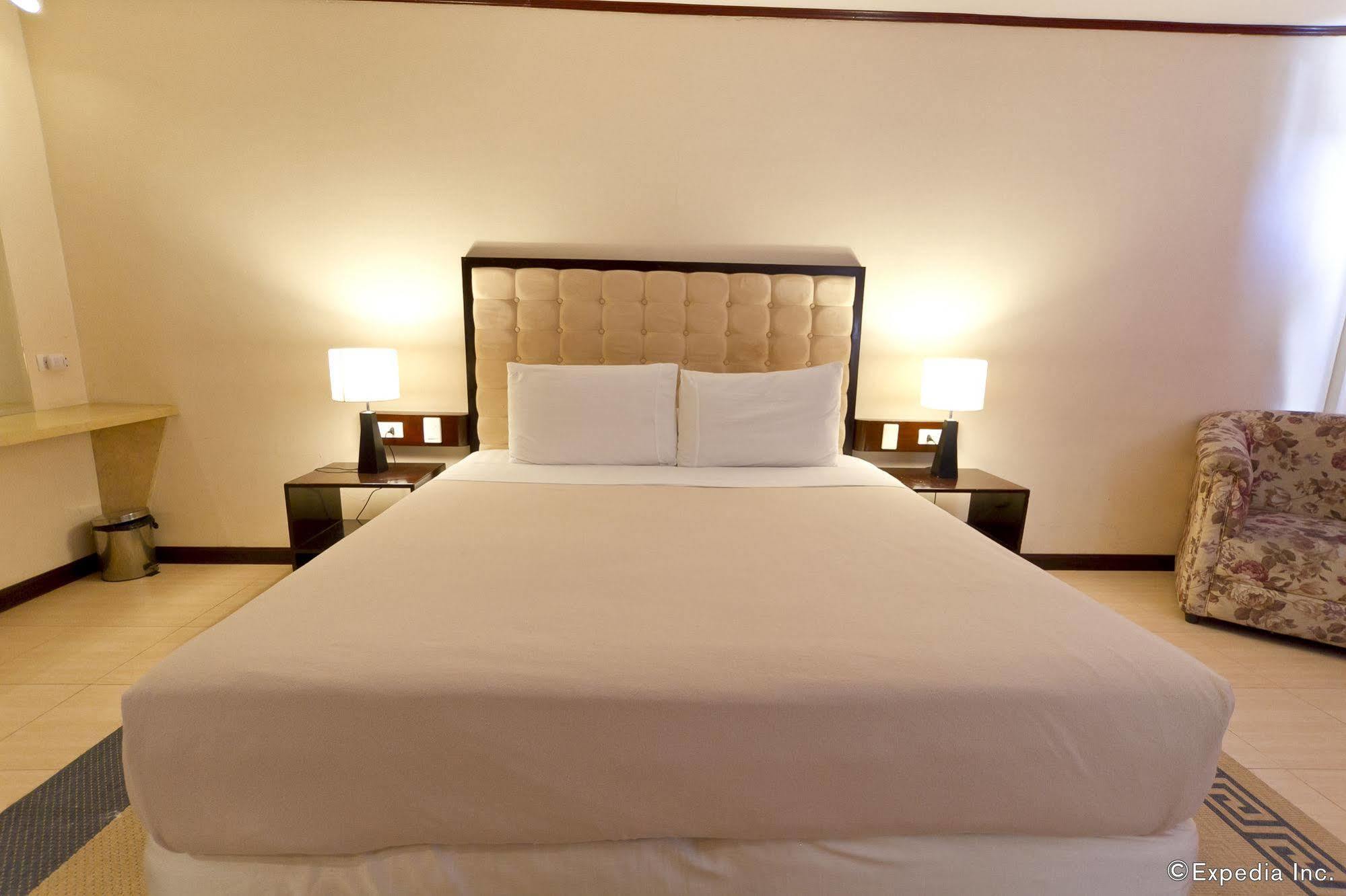 Dulcinea Hotel And Suites Đảo Mactan Ngoại thất bức ảnh