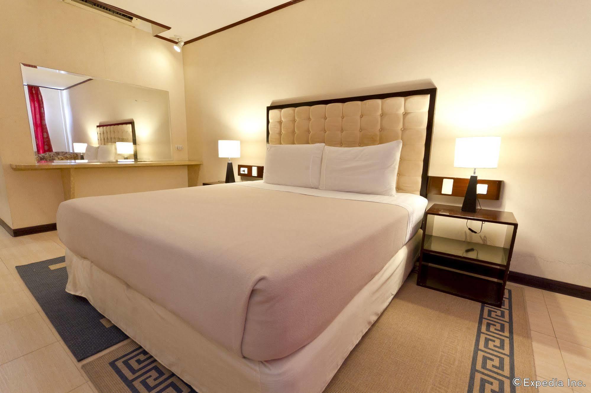 Dulcinea Hotel And Suites Đảo Mactan Ngoại thất bức ảnh