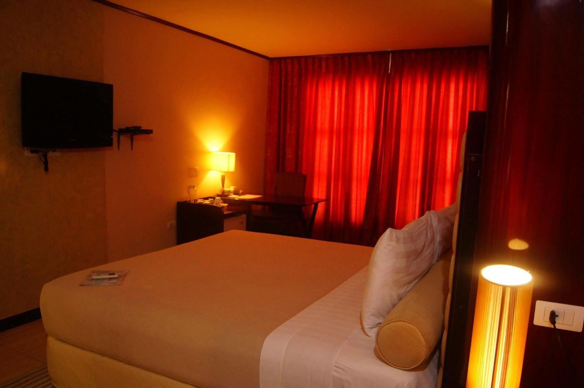 Dulcinea Hotel And Suites Đảo Mactan Ngoại thất bức ảnh