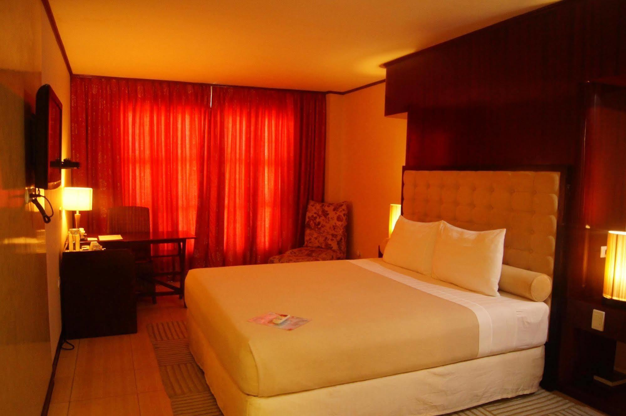 Dulcinea Hotel And Suites Đảo Mactan Ngoại thất bức ảnh