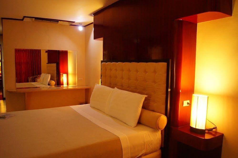 Dulcinea Hotel And Suites Đảo Mactan Ngoại thất bức ảnh