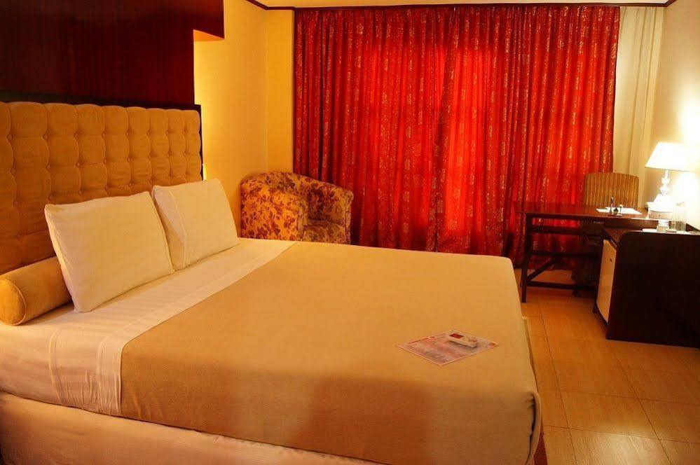 Dulcinea Hotel And Suites Đảo Mactan Ngoại thất bức ảnh