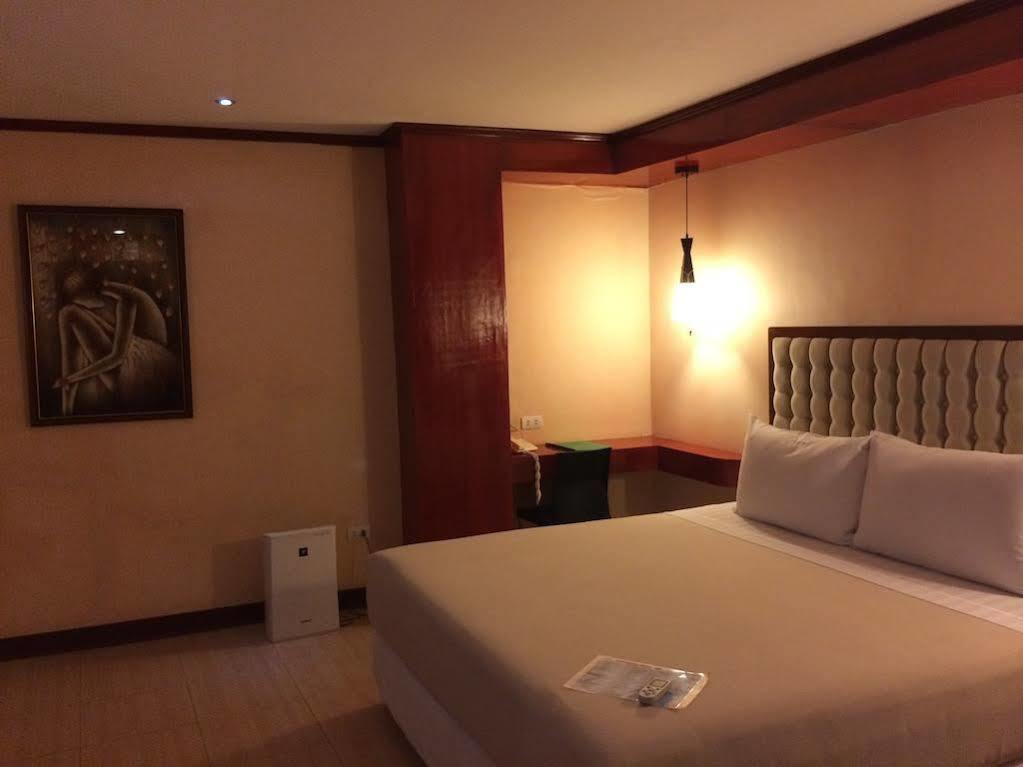 Dulcinea Hotel And Suites Đảo Mactan Ngoại thất bức ảnh